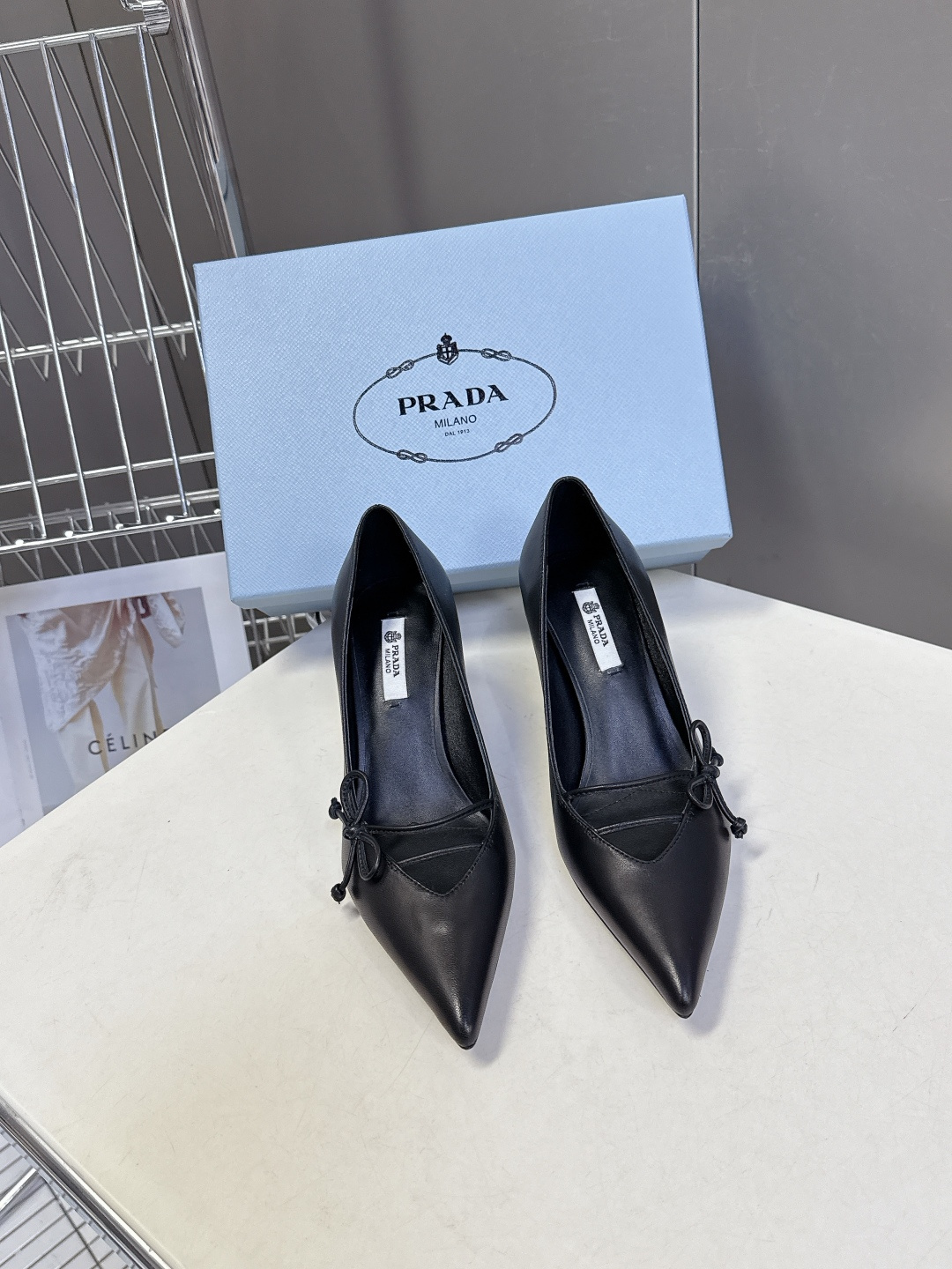 PRADA普拉达2026春夏最新款时装鞋超多明星网红种草 极具特色的鞋面设计 将永恒的优雅格调与现代的时