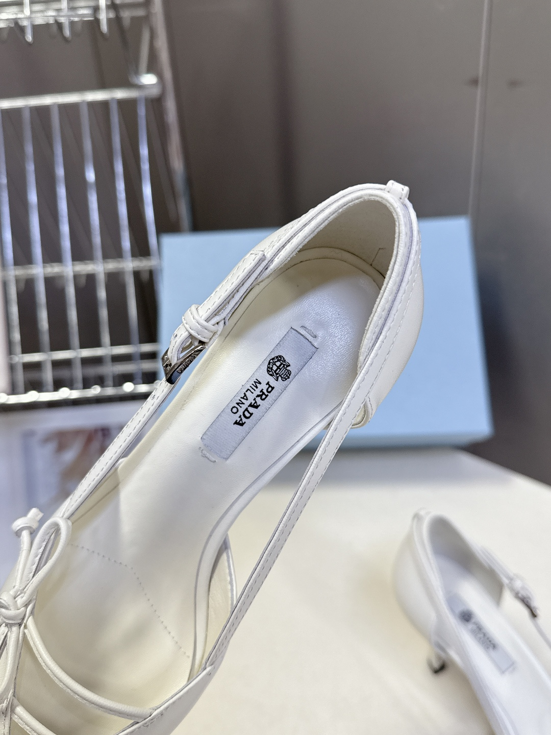 PRADA普拉达2026春夏最新款时装鞋超多明星网红种草 极具特色的鞋面设计 将永恒的优雅格调与现代的时