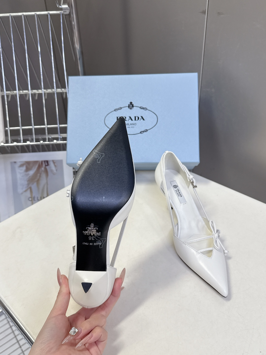 PRADA普拉达2026春夏最新款时装鞋超多明星网红种草 极具特色的鞋面设计 将永恒的优雅格调与现代的时