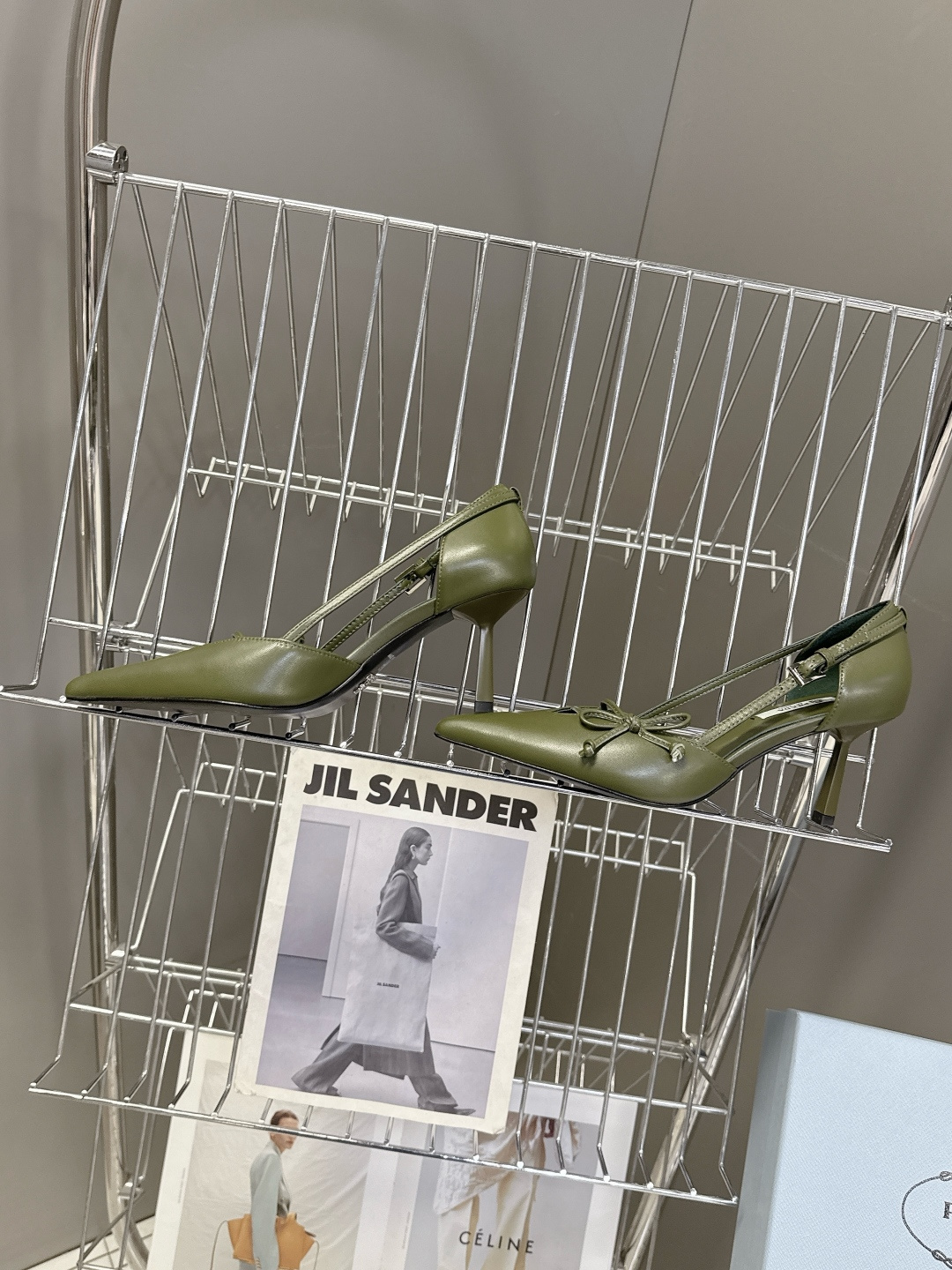 PRADA普拉达2026春夏最新款时装鞋超多明星网红种草 极具特色的鞋面设计 将永恒的优雅格调与现代的时