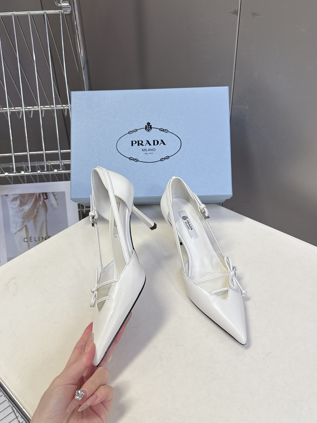 PRADA普拉达2026春夏最新款时装鞋超多明星网红种草 极具特色的鞋面设计 将永恒的优雅格调与现代的时