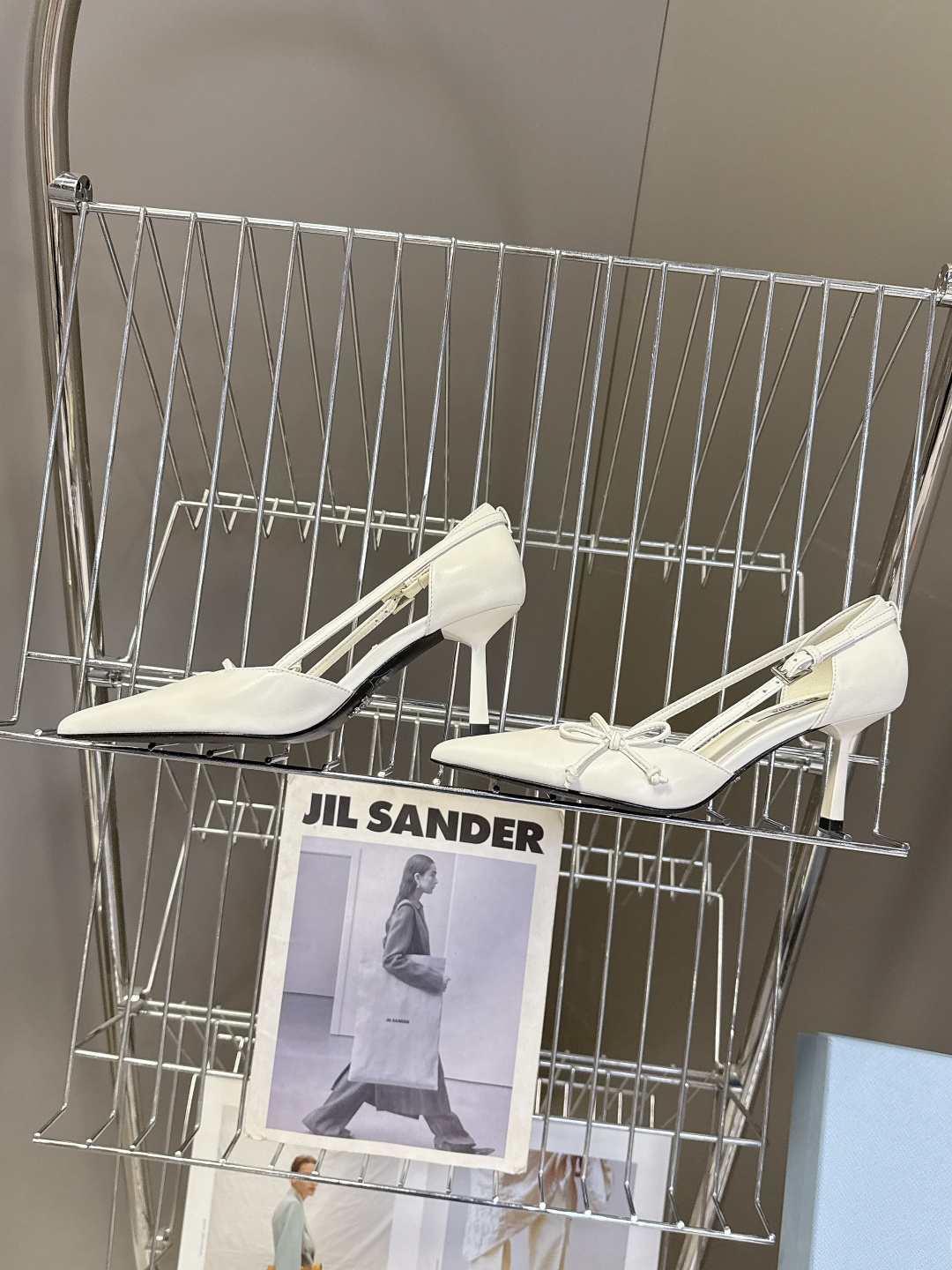 PRADA普拉达2026春夏最新款时装鞋超多明星网红种草 极具特色的鞋面设计 将永恒的优雅格调与现代的时