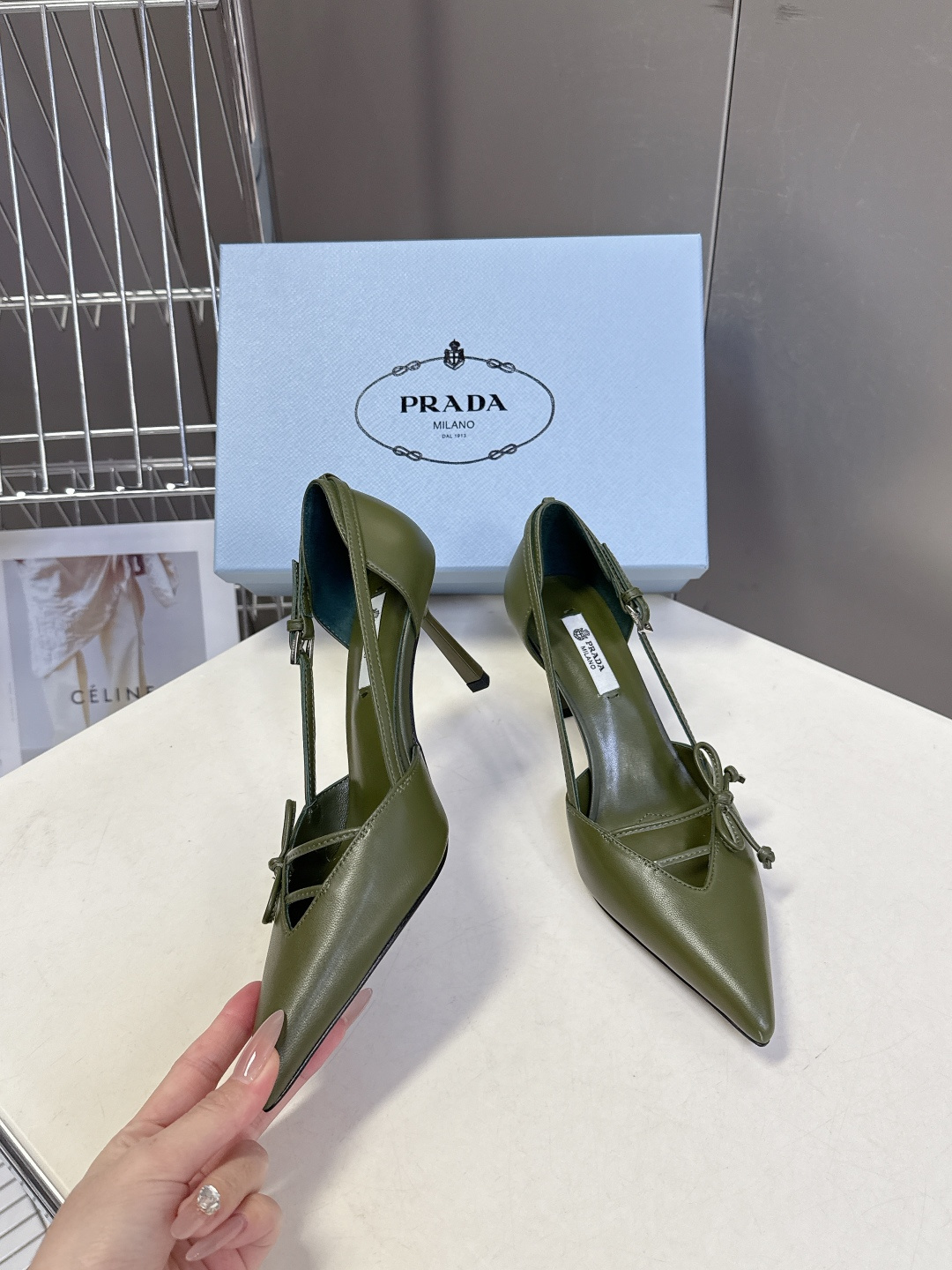 PRADA普拉达2026春夏最新款时装鞋超多明星网红种草 极具特色的鞋面设计 将永恒的优雅格调与现代的时