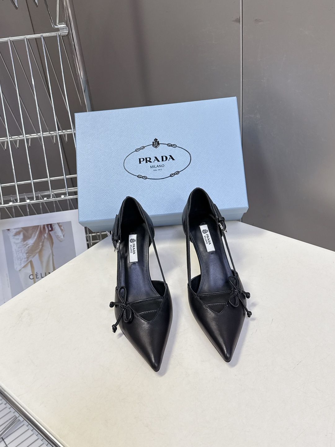 PRADA普拉达2026春夏最新款时装鞋超多明星网红种草 极具特色的鞋面设计 将永恒的优雅格调与现代的时