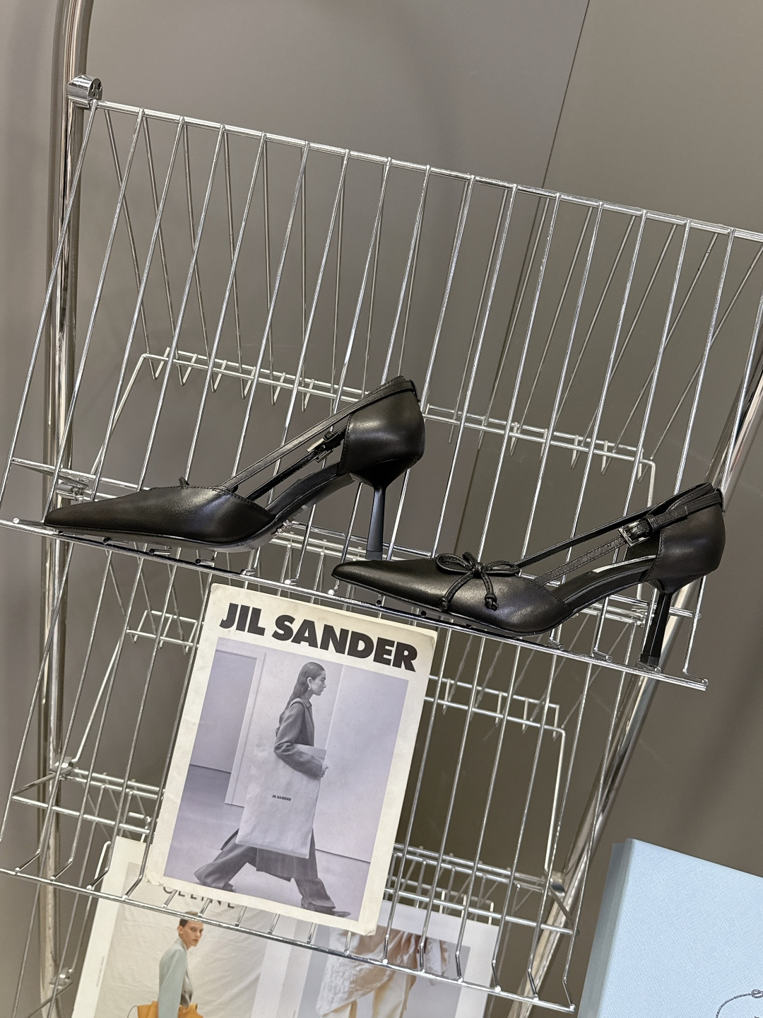 PRADA普拉达2026春夏最新款时装鞋超多明星网红种草 极具特色的鞋面设计 将永恒的优雅格调与现代的时