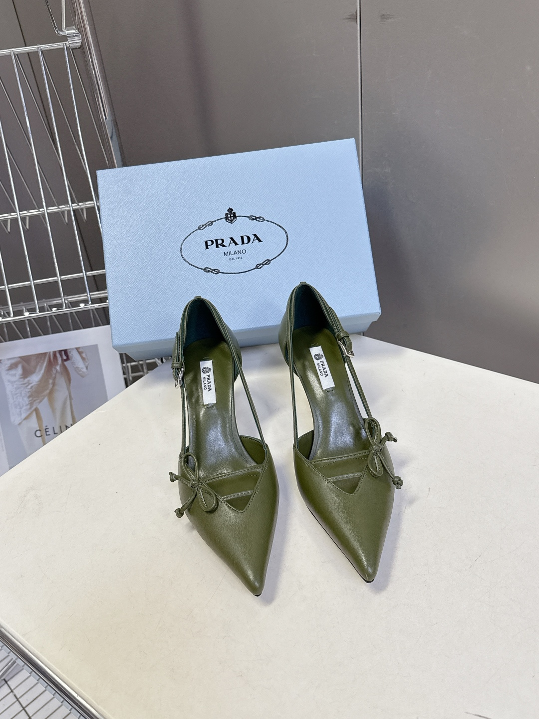 PRADA普拉达2026春夏最新款时装鞋超多明星网红种草 极具特色的鞋面设计 将永恒的优雅格调与现代的时