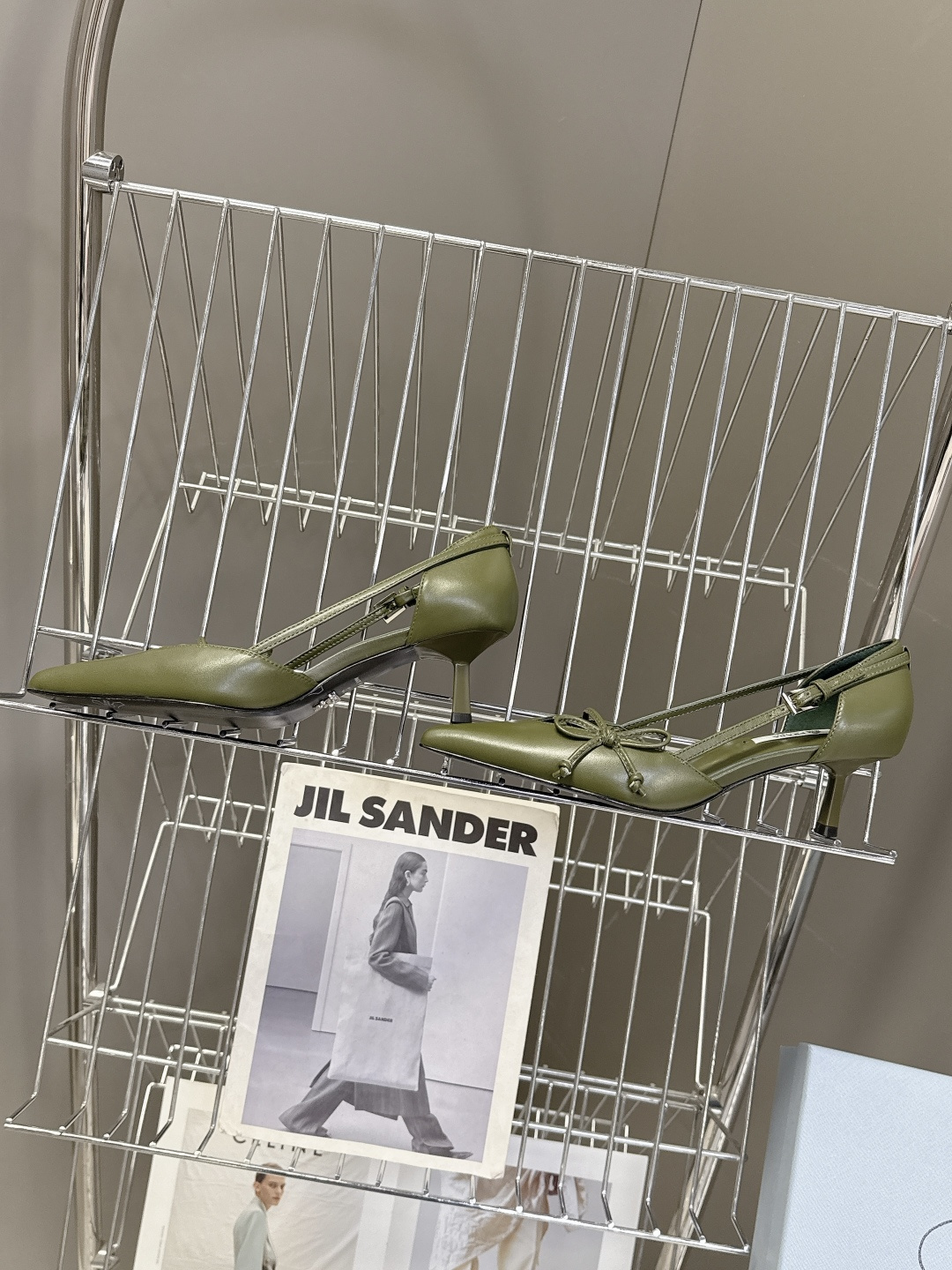 PRADA普拉达2026春夏最新款时装鞋超多明星网红种草 极具特色的鞋面设计 将永恒的优雅格调与现代的时