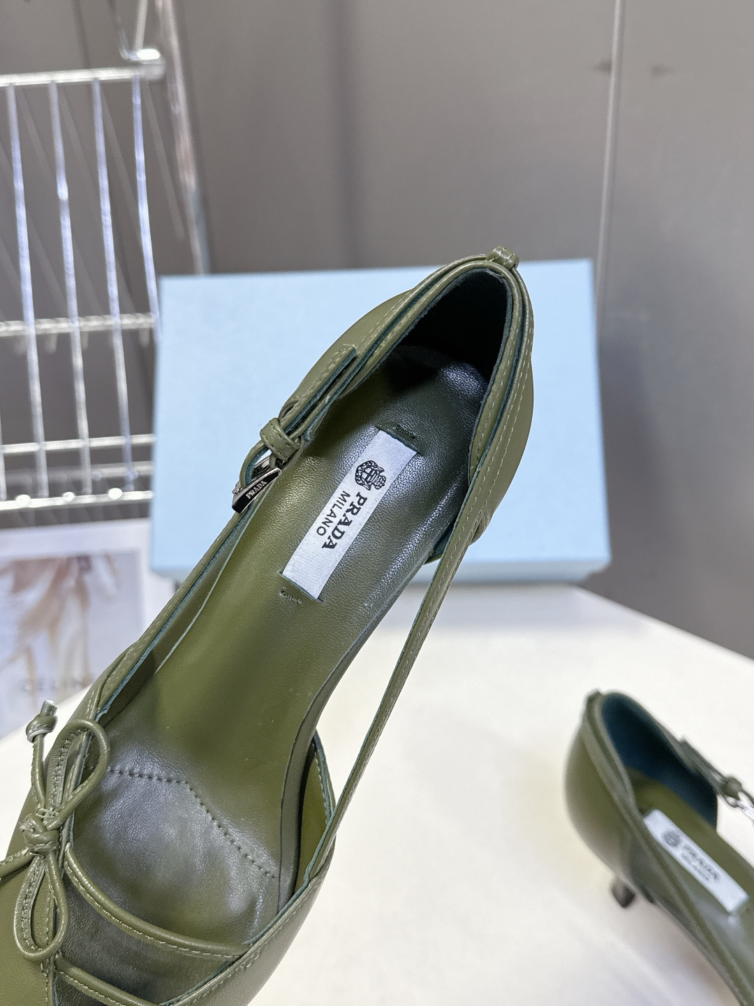 PRADA普拉达2026春夏最新款时装鞋超多明星网红种草 极具特色的鞋面设计 将永恒的优雅格调与现代的时