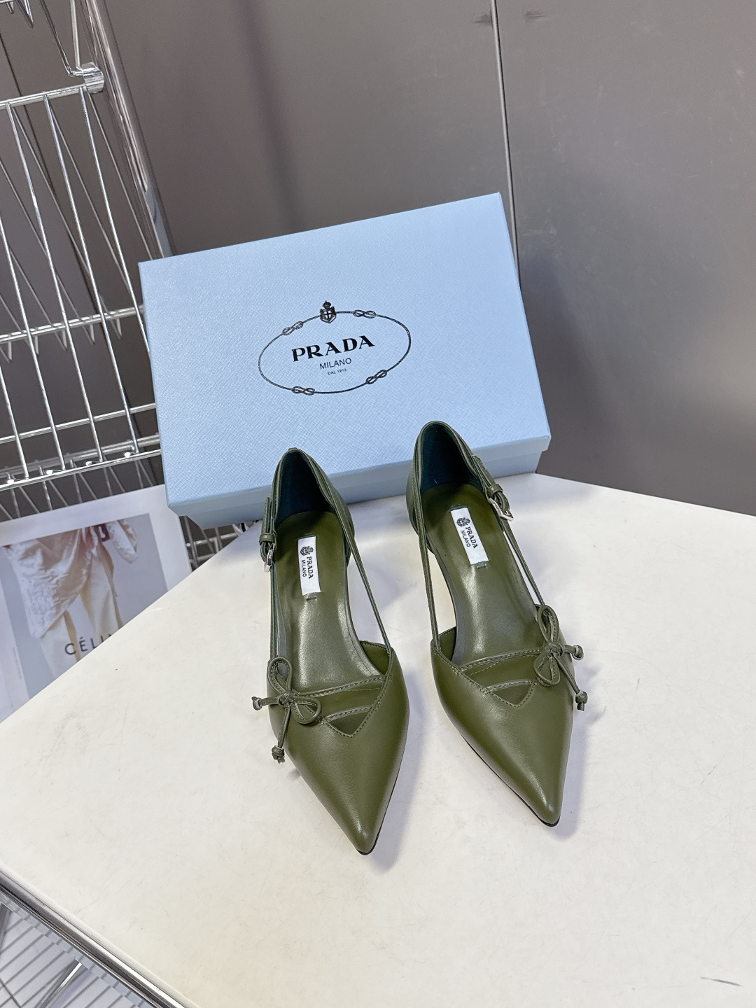 PRADA普拉达2026春夏最新款时装鞋超多明星网红种草 极具特色的鞋面设计 将永恒的优雅格调与现代的时