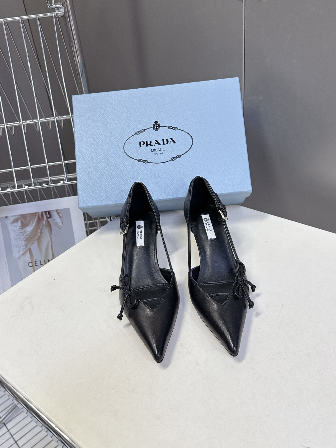 PRADA普拉达2026春夏最新款时装鞋超多明星网红种草 极具特色的鞋面设计 将永恒的优雅格调与现代的时