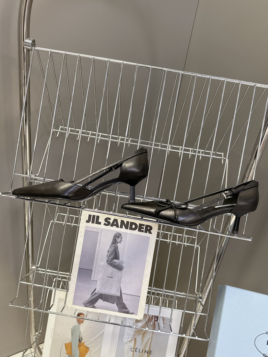 PRADA普拉达2026春夏最新款时装鞋超多明星网红种草 极具特色的鞋面设计 将永恒的优雅格调与现代的时