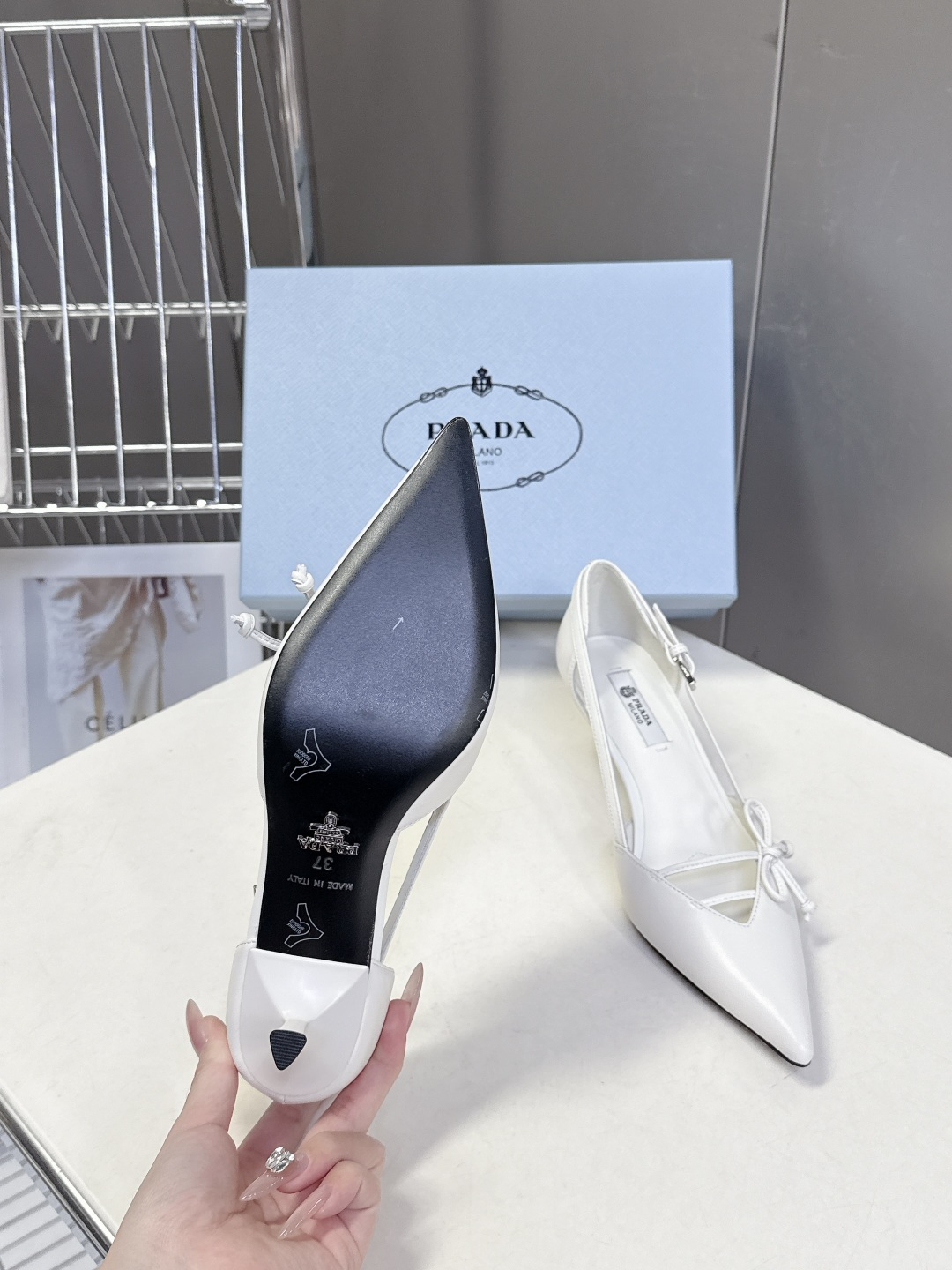 PRADA普拉达2026春夏最新款时装鞋超多明星网红种草 极具特色的鞋面设计 将永恒的优雅格调与现代的时