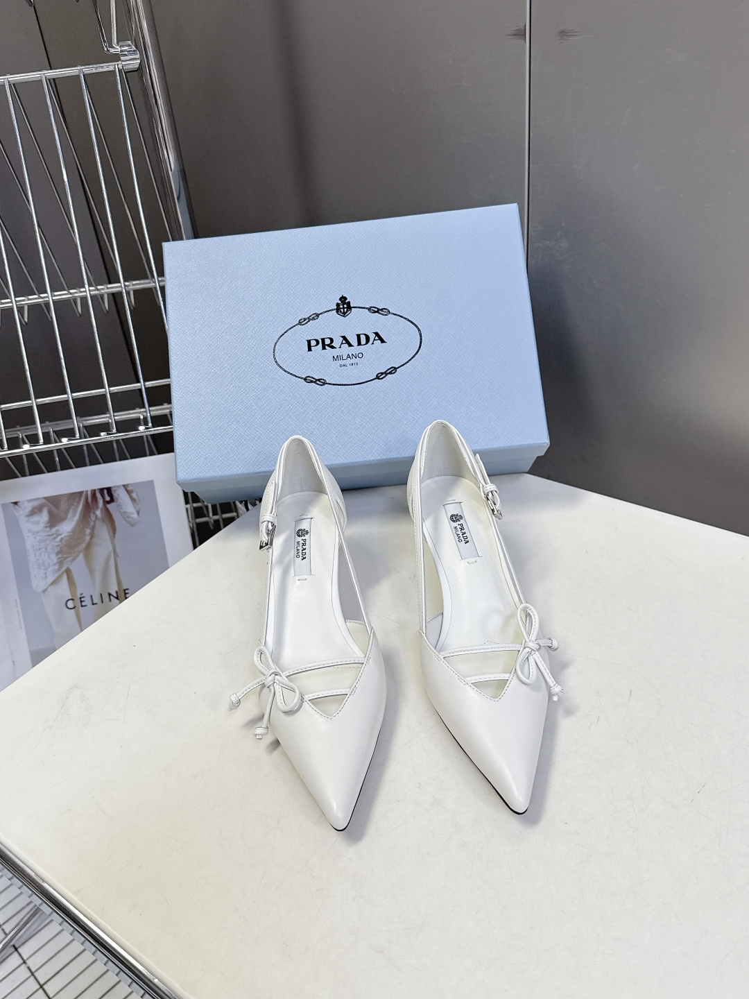 PRADA普拉达2026春夏最新款时装鞋超多明星网红种草 极具特色的鞋面设计 将永恒的优雅格调与现代的时