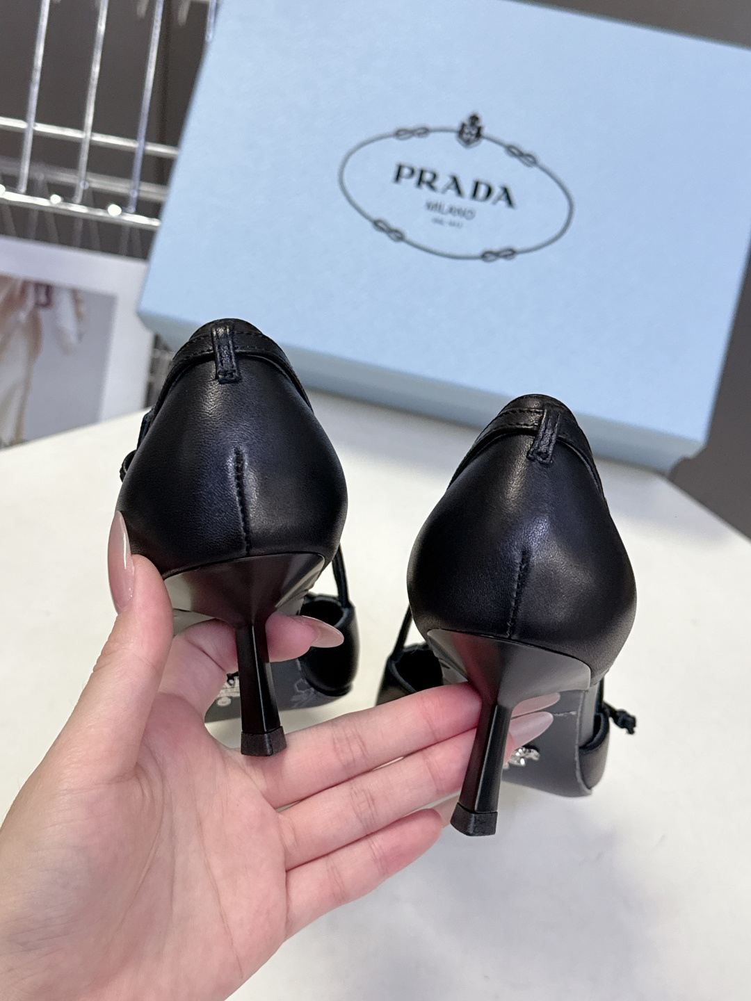 PRADA普拉达2026春夏最新款时装鞋超多明星网红种草 极具特色的鞋面设计 将永恒的优雅格调与现代的时