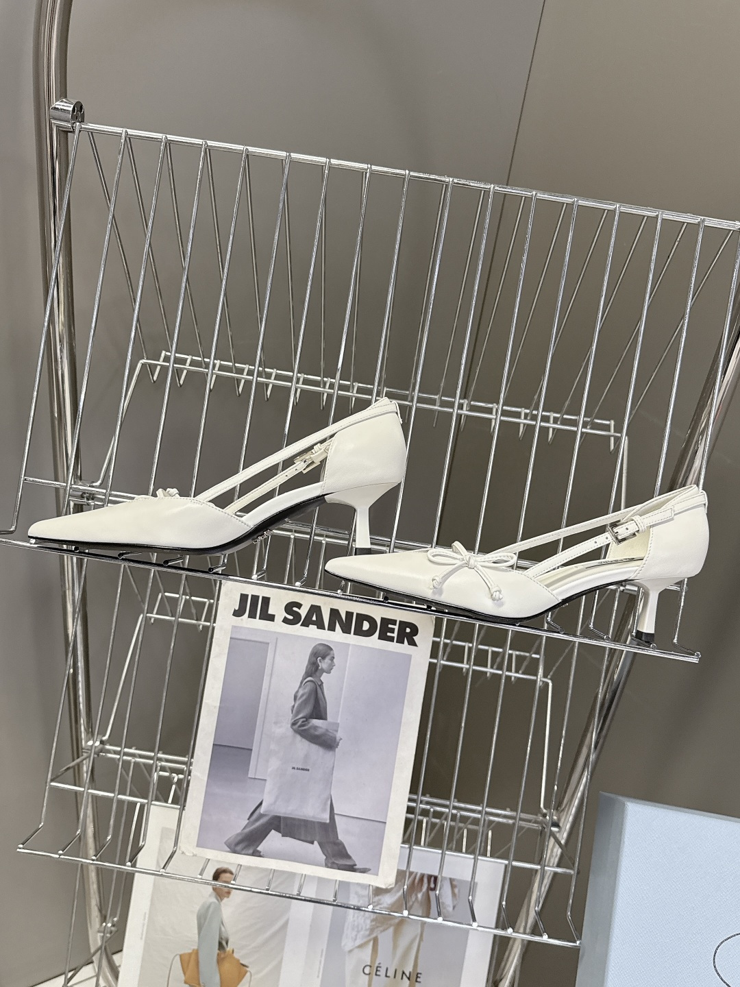 PRADA普拉达2026春夏最新款时装鞋超多明星网红种草 极具特色的鞋面设计 将永恒的优雅格调与现代的时