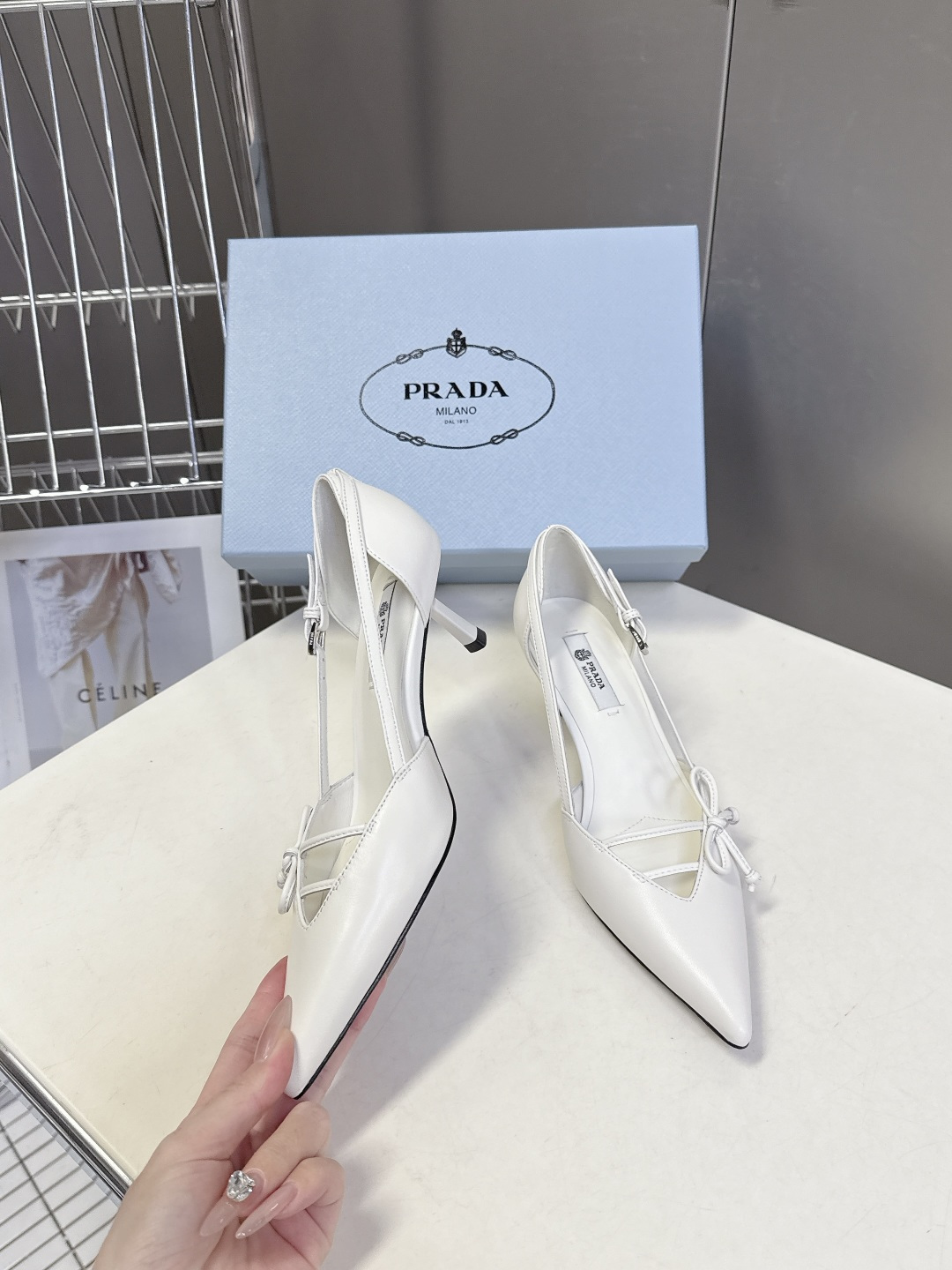 PRADA普拉达2026春夏最新款时装鞋超多明星网红种草 极具特色的鞋面设计 将永恒的优雅格调与现代的时