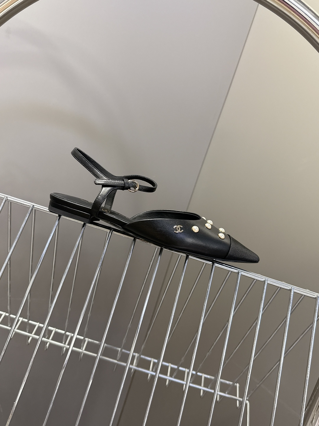 CHANEL香奈儿2026春夏最新款时装鞋 超多网红时尚博主种草 高级感舒适，配女神们的半身裙 经典的小