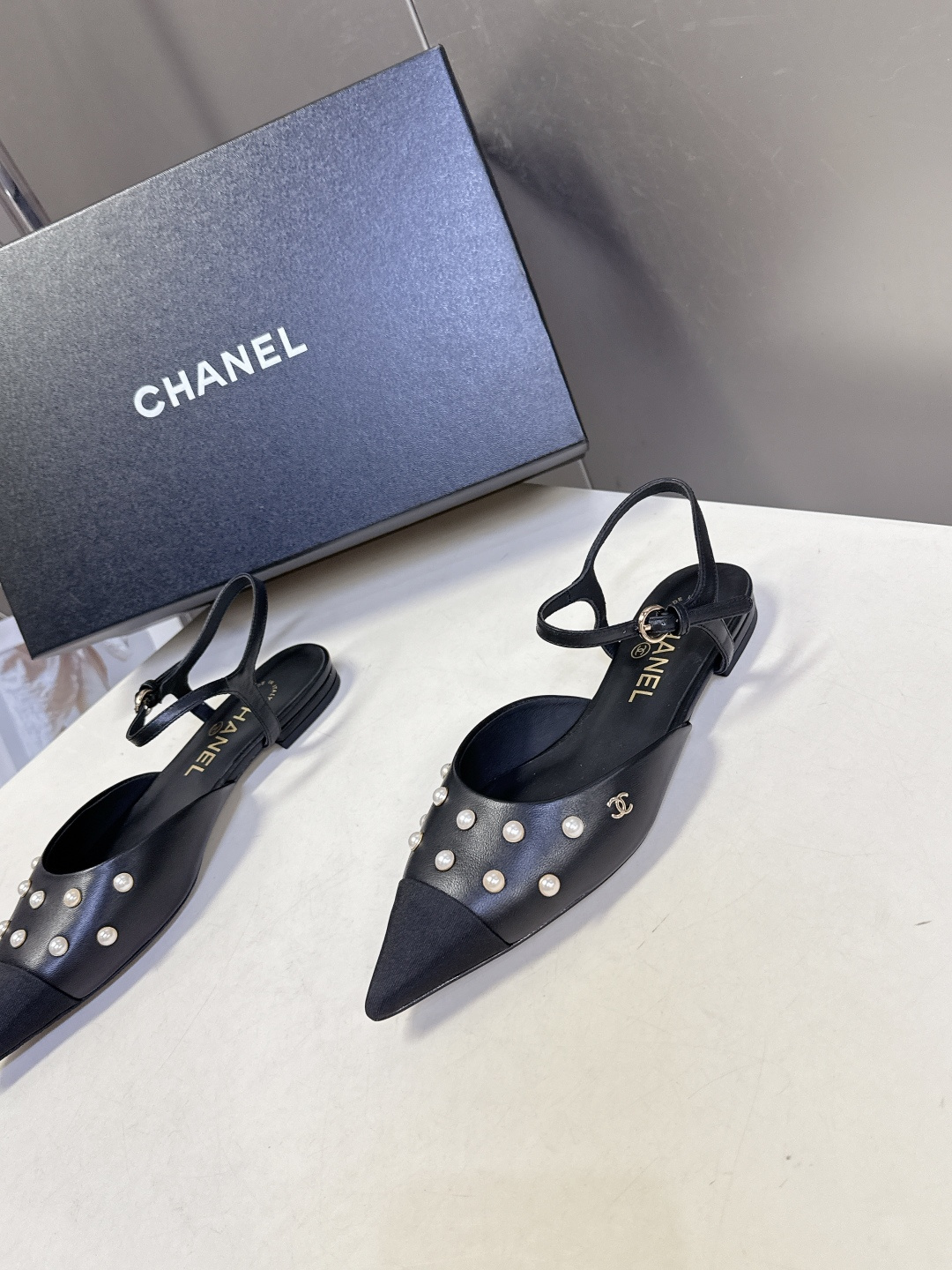 CHANEL香奈儿2026春夏最新款时装鞋 超多网红时尚博主种草 高级感舒适，配女神们的半身裙 经典的小