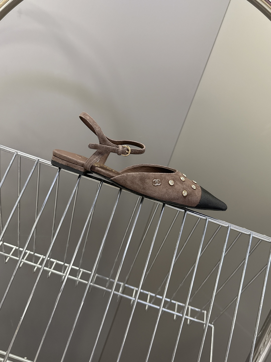 CHANEL香奈儿2026春夏最新款时装鞋 超多网红时尚博主种草 高级感舒适，配女神们的半身裙 经典的小