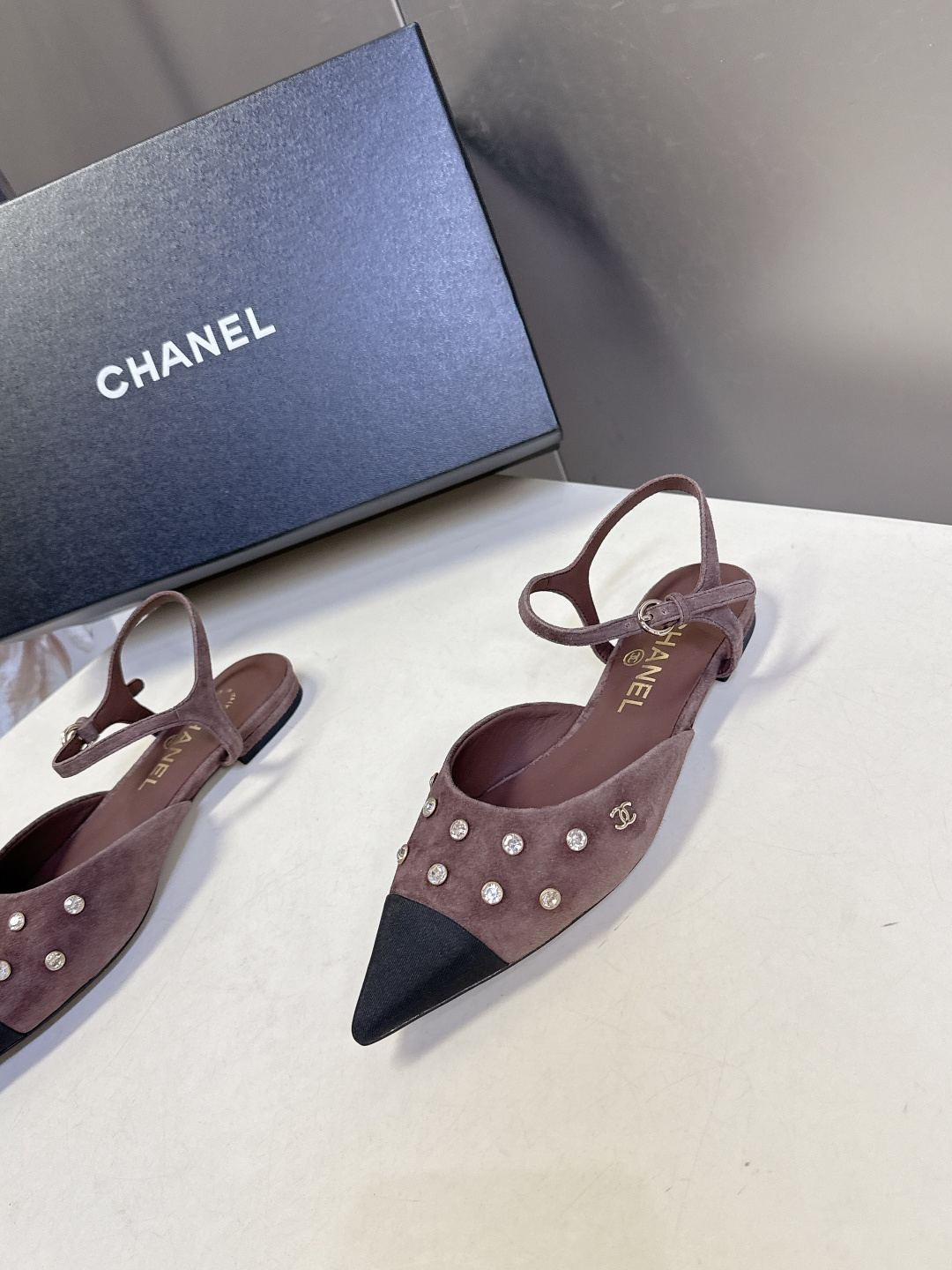 CHANEL香奈儿2026春夏最新款时装鞋 超多网红时尚博主种草 高级感舒适，配女神们的半身裙 经典的小