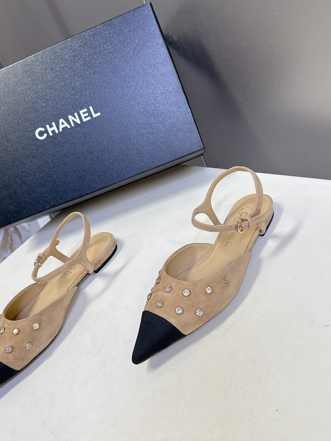 CHANEL香奈儿2026春夏最新款时装鞋 超多网红时尚博主种草 高级感舒适，配女神们的半身裙 经典的小