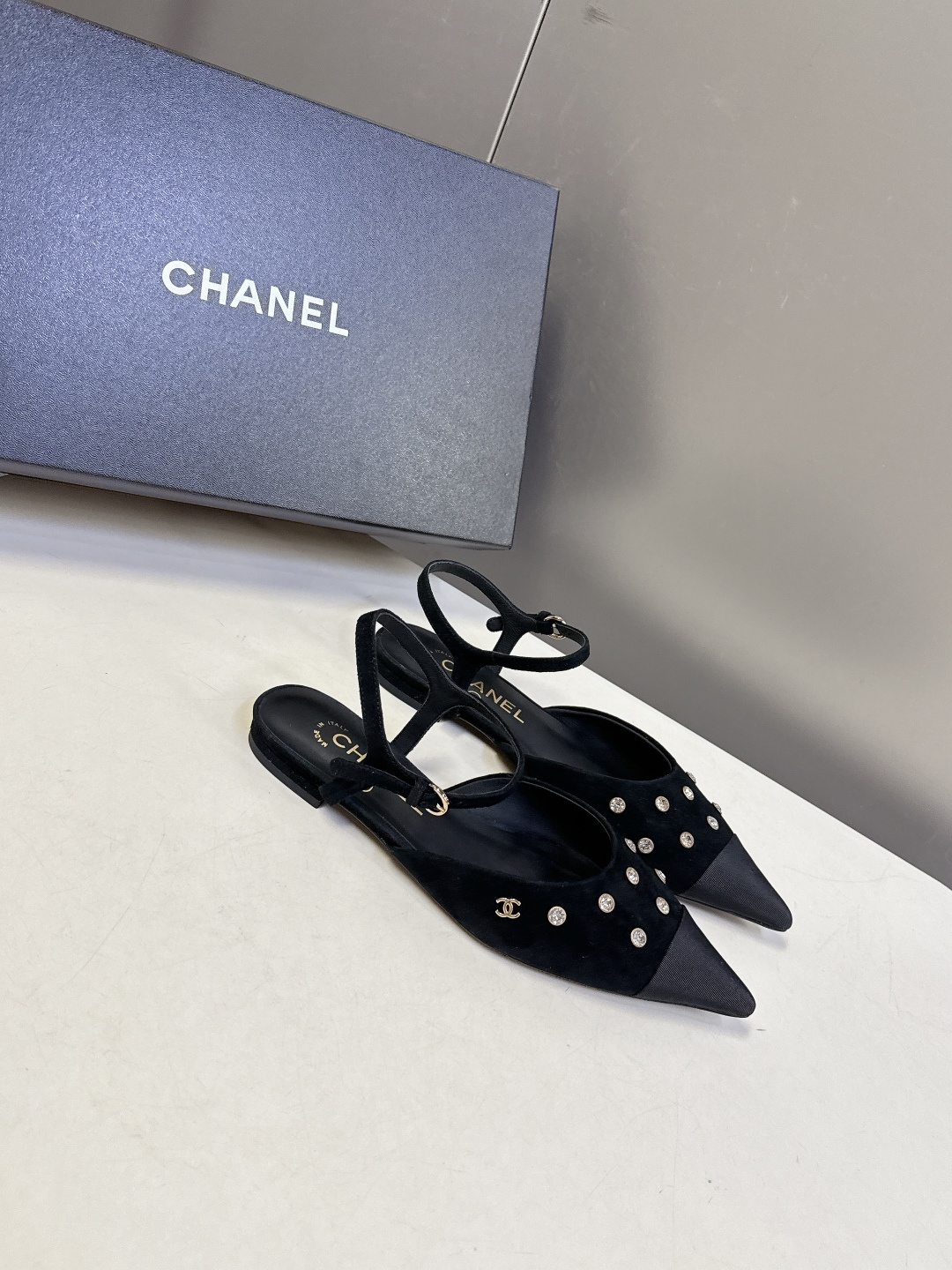 CHANEL香奈儿2026春夏最新款时装鞋 超多网红时尚博主种草 高级感舒适，配女神们的半身裙 经典的小