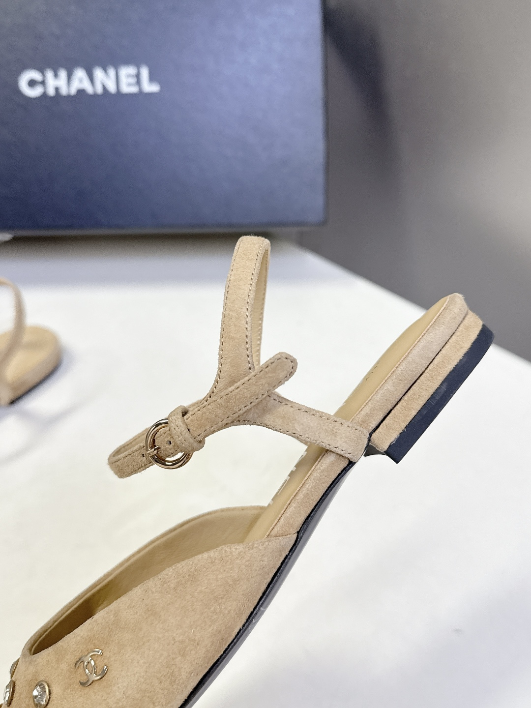 CHANEL香奈儿2026春夏最新款时装鞋 超多网红时尚博主种草 高级感舒适，配女神们的半身裙 经典的小