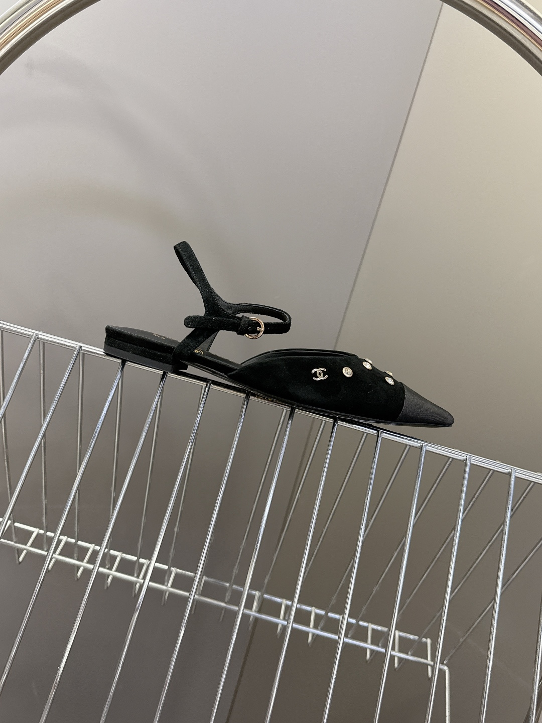 CHANEL香奈儿2026春夏最新款时装鞋 超多网红时尚博主种草 高级感舒适，配女神们的半身裙 经典的小