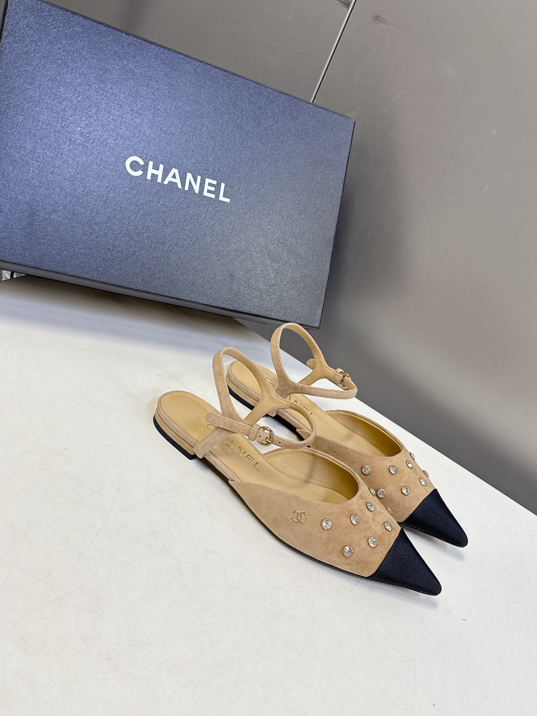 CHANEL香奈儿2026春夏最新款时装鞋 超多网红时尚博主种草 高级感舒适，配女神们的半身裙 经典的小