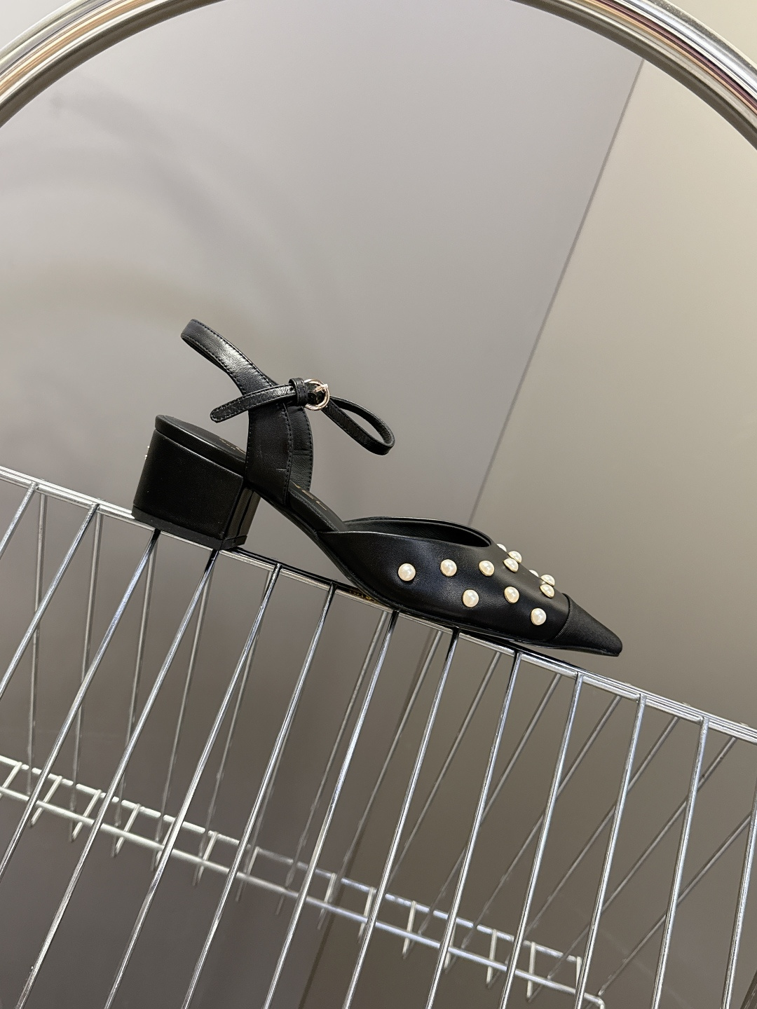 CHANEL香奈儿2026春夏最新款时装鞋 超多网红时尚博主种草 高级感舒适，配女神们的半身裙 经典的小