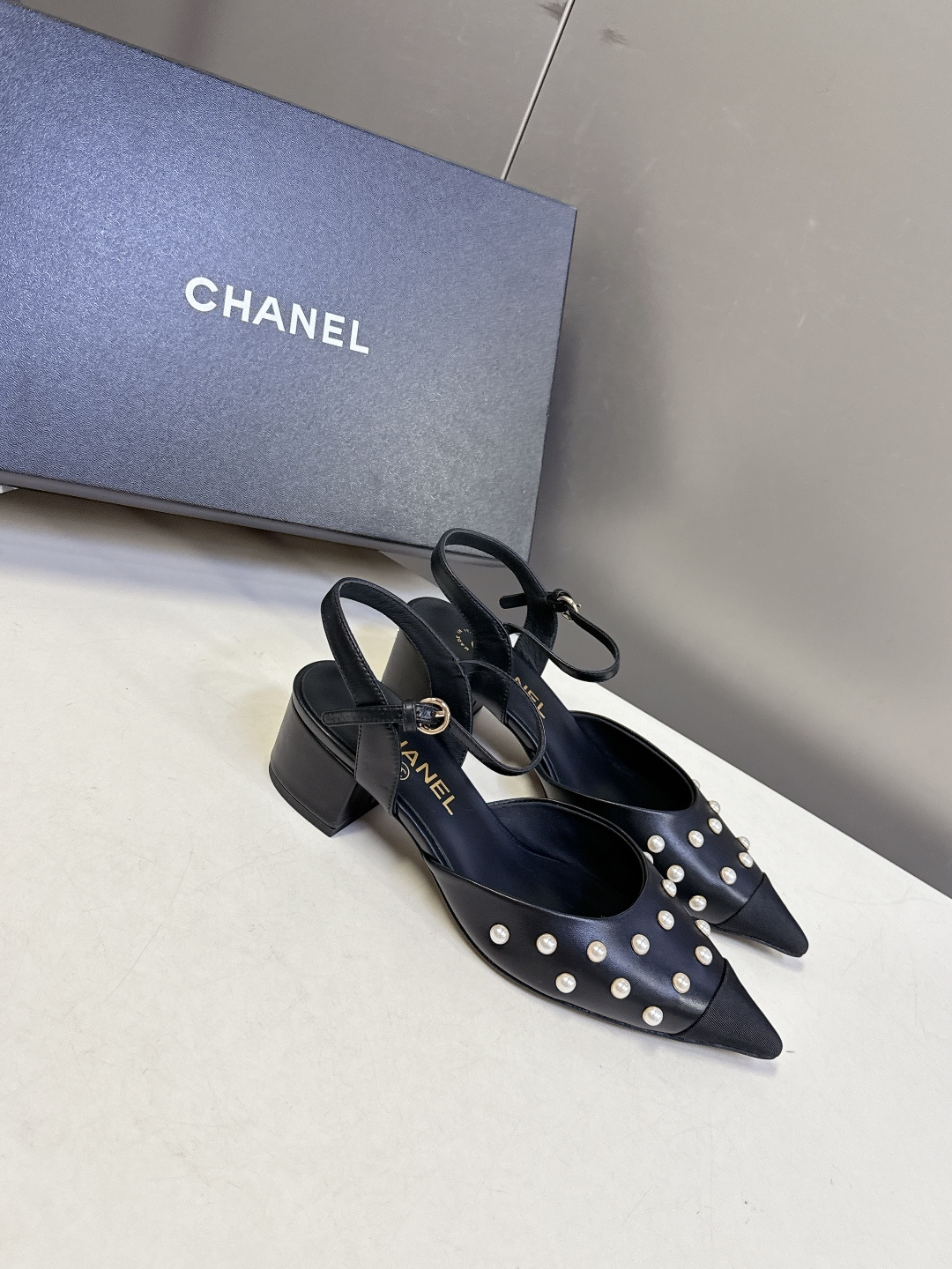 CHANEL香奈儿2026春夏最新款时装鞋 超多网红时尚博主种草 高级感舒适，配女神们的半身裙 经典的小