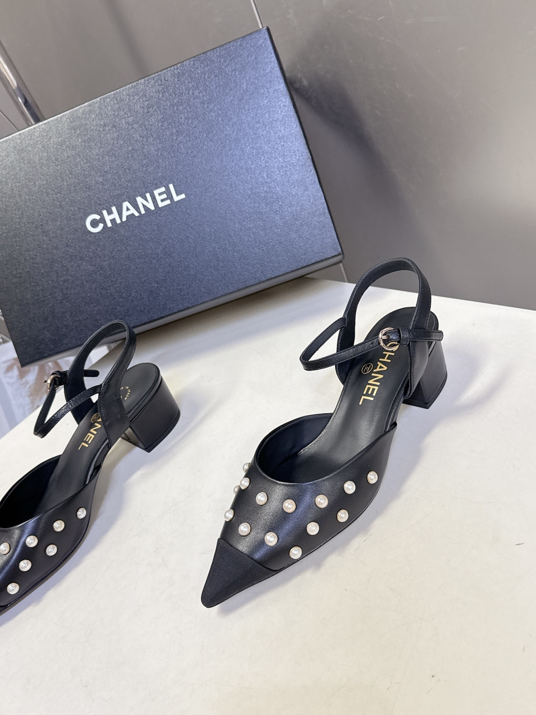 CHANEL香奈儿2026春夏最新款时装鞋 超多网红时尚博主种草 高级感舒适，配女神们的半身裙 经典的小