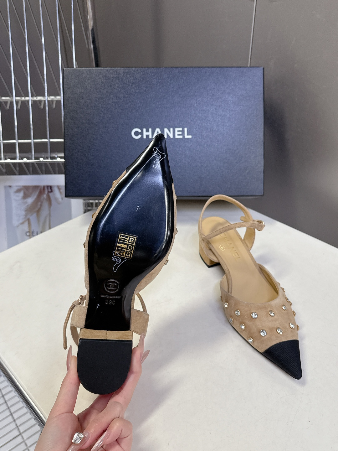 CHANEL香奈儿2026春夏最新款时装鞋 超多网红时尚博主种草 高级感舒适，配女神们的半身裙 经典的小