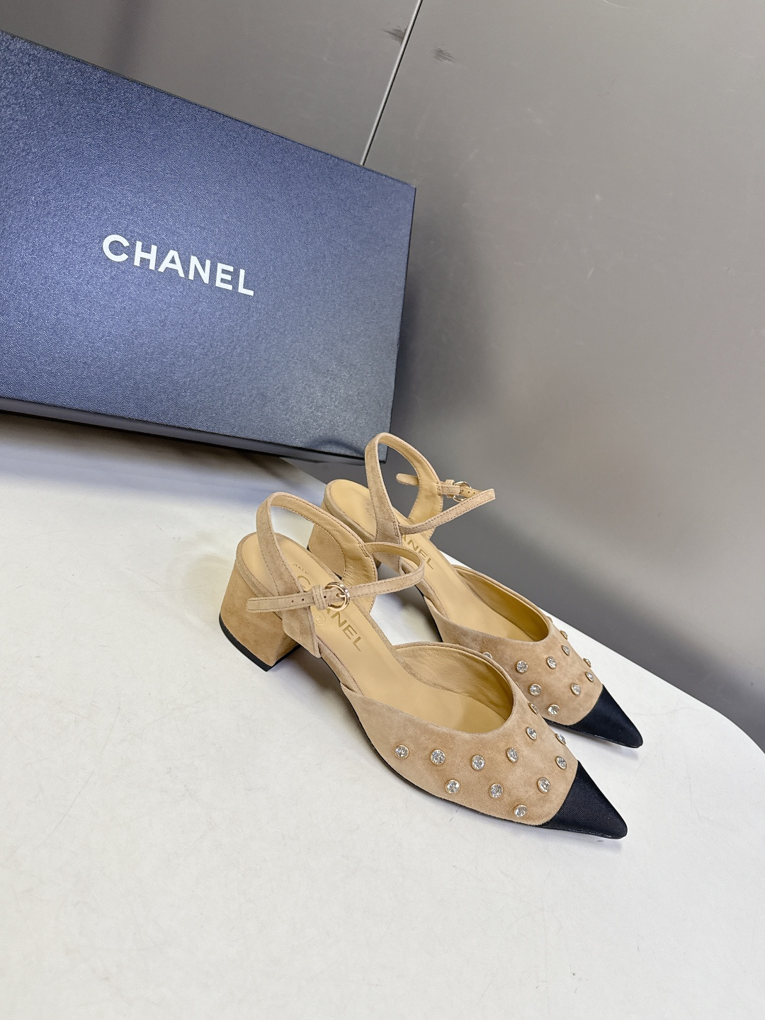 CHANEL香奈儿2026春夏最新款时装鞋 超多网红时尚博主种草 高级感舒适，配女神们的半身裙 经典的小