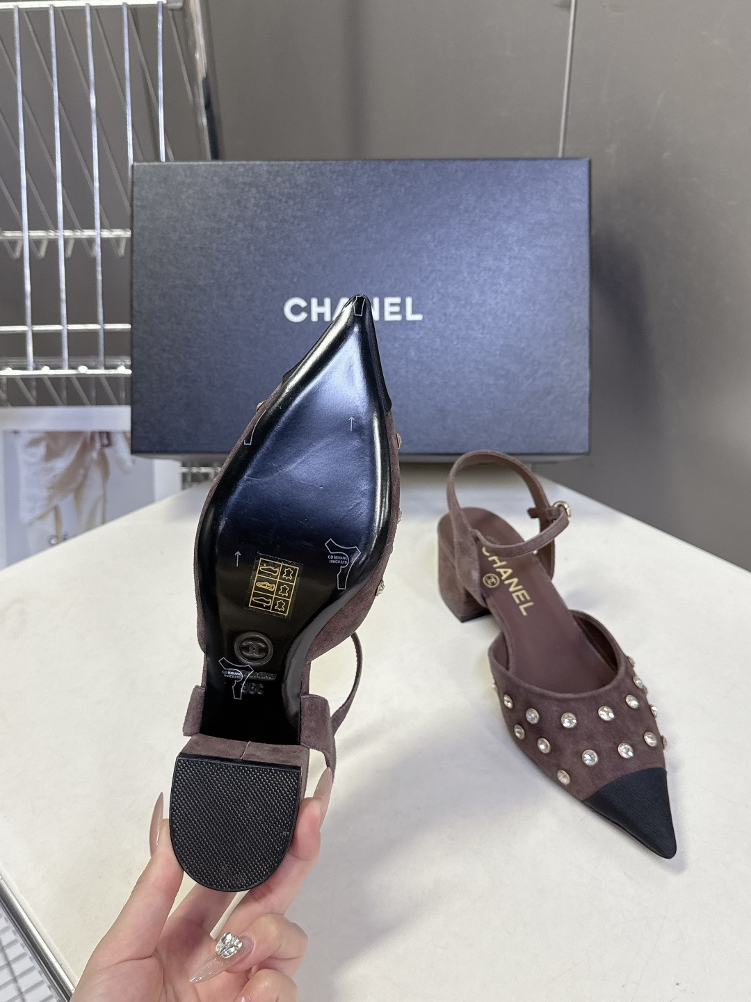 CHANEL香奈儿2026春夏最新款时装鞋 超多网红时尚博主种草 高级感舒适，配女神们的半身裙 经典的小