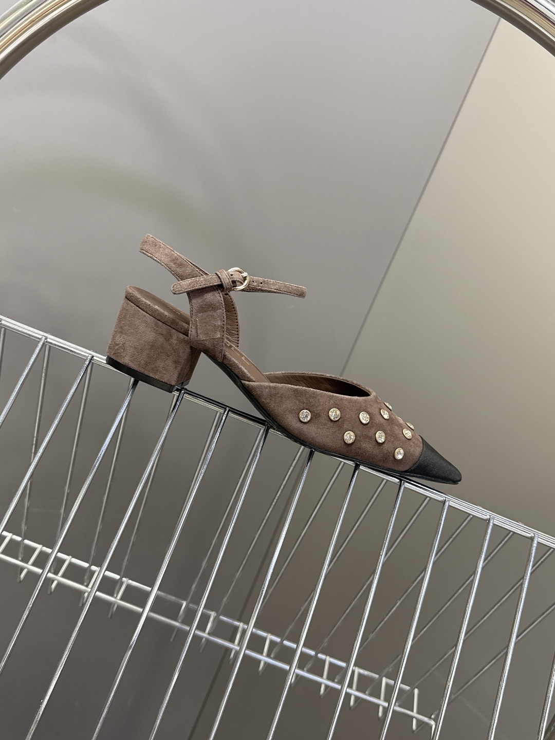 CHANEL香奈儿2026春夏最新款时装鞋 超多网红时尚博主种草 高级感舒适，配女神们的半身裙 经典的小