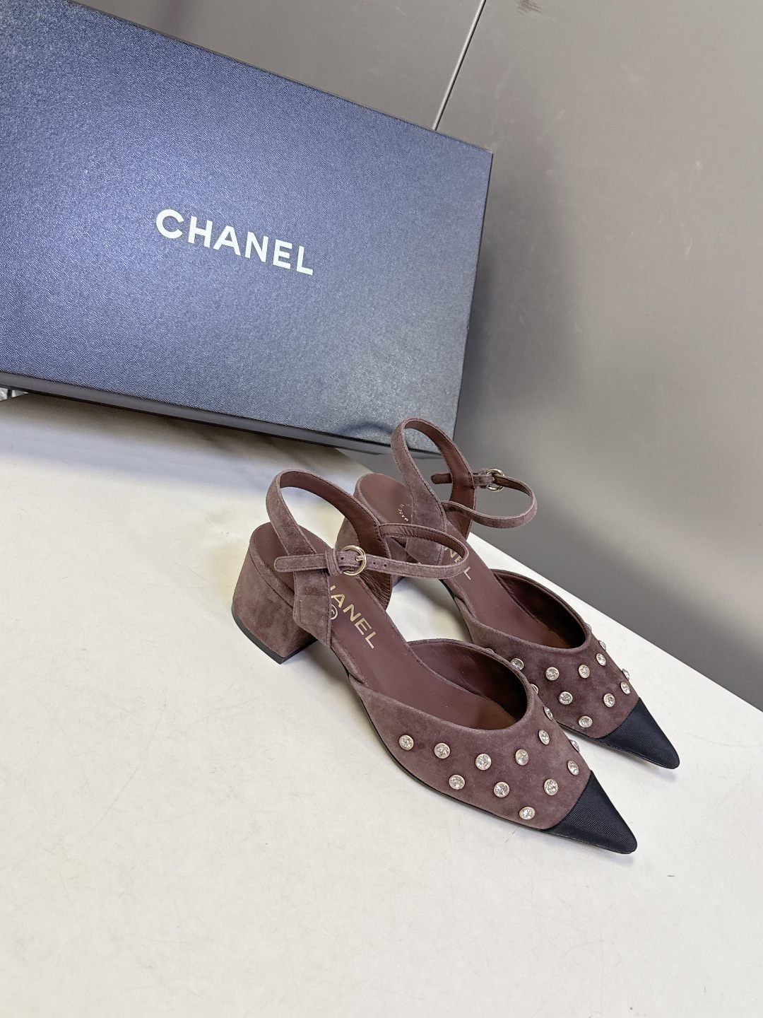 CHANEL香奈儿2026春夏最新款时装鞋 超多网红时尚博主种草 高级感舒适，配女神们的半身裙 经典的小