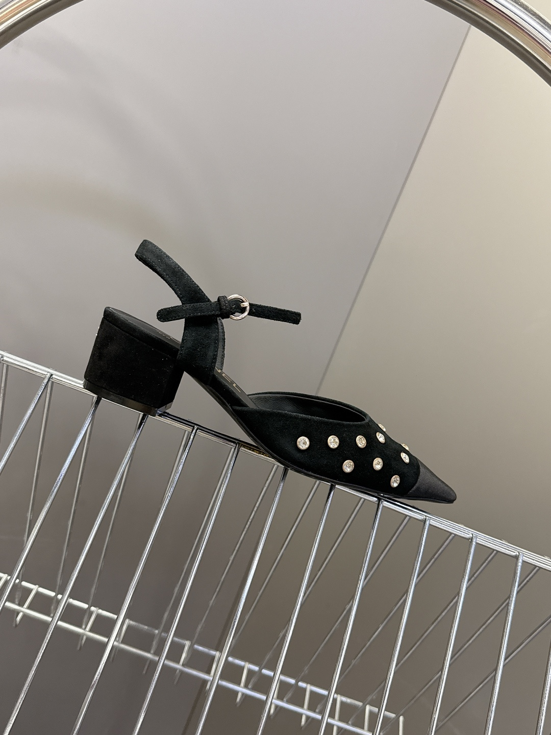 CHANEL香奈儿2026春夏最新款时装鞋 超多网红时尚博主种草 高级感舒适，配女神们的半身裙 经典的小