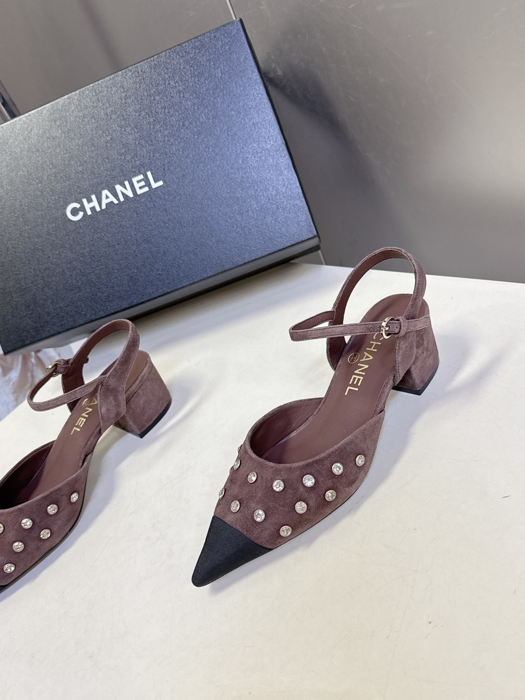 CHANEL香奈儿2026春夏最新款时装鞋 超多网红时尚博主种草 高级感舒适，配女神们的半身裙 经典的小