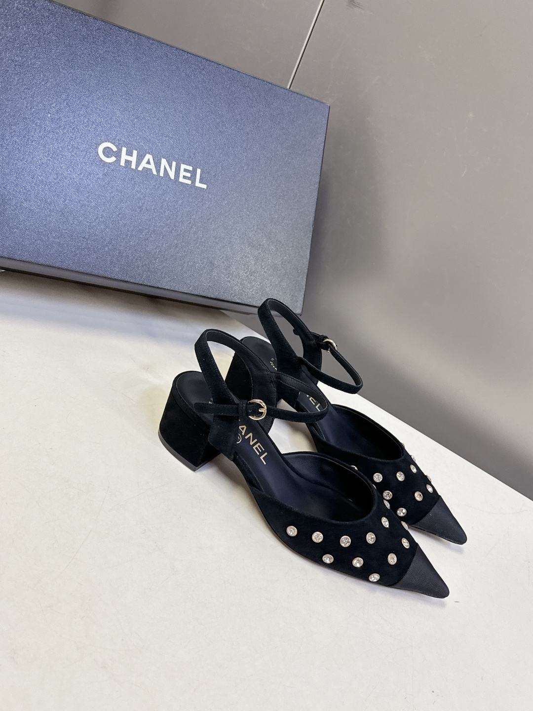 CHANEL香奈儿2026春夏最新款时装鞋 超多网红时尚博主种草 高级感舒适，配女神们的半身裙 经典的小