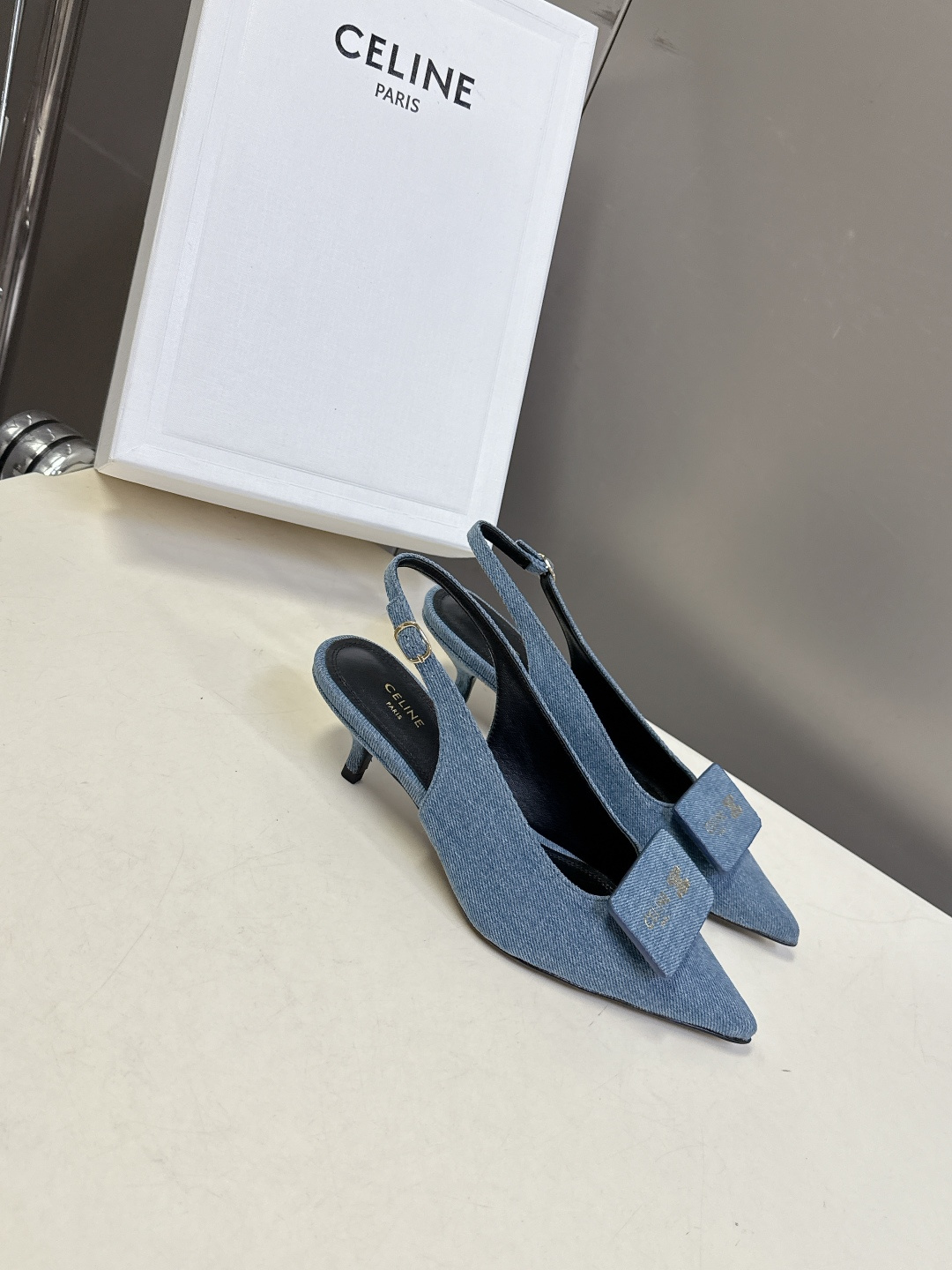 CELINE思琳2026春夏最新凯旋门走秀款 时装鞋 超多网红时尚博主种草 高级感舒适，配女神们的半身裙