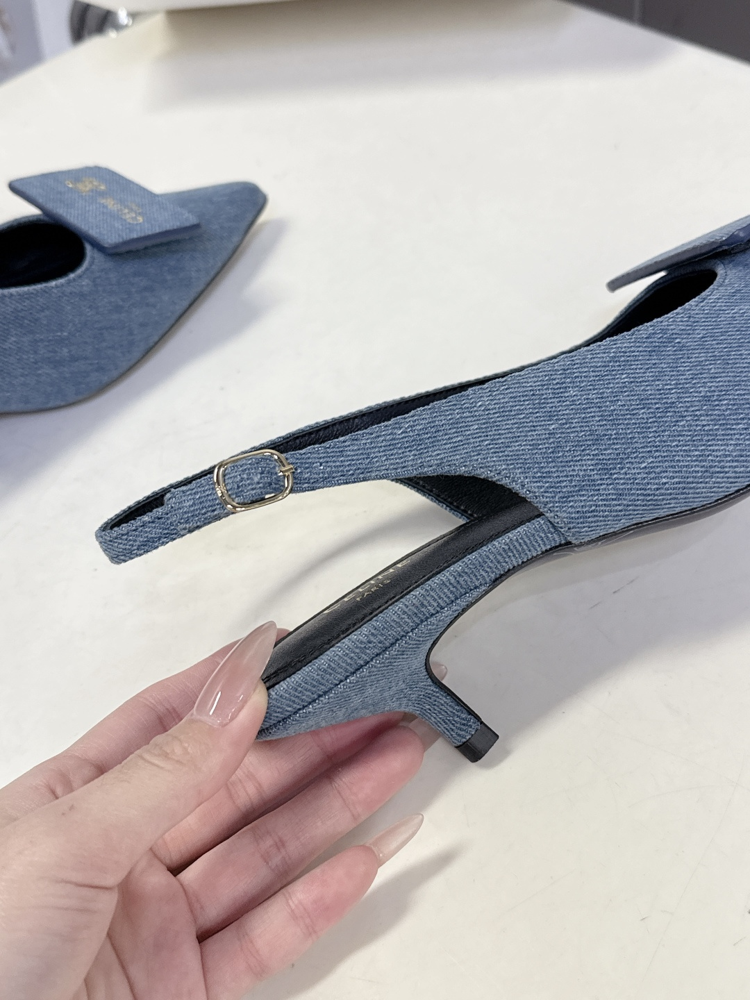 CELINE思琳2026春夏最新凯旋门走秀款 时装鞋 超多网红时尚博主种草 高级感舒适，配女神们的半身裙