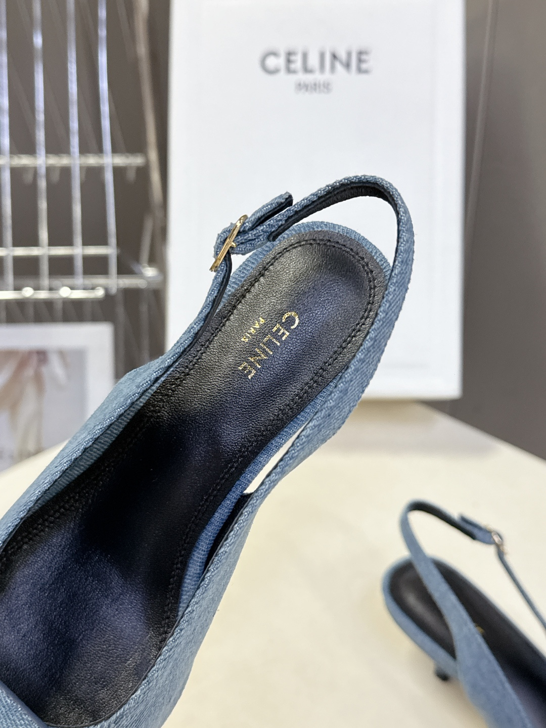 CELINE思琳2026春夏最新凯旋门走秀款 时装鞋 超多网红时尚博主种草 高级感舒适，配女神们的半身裙