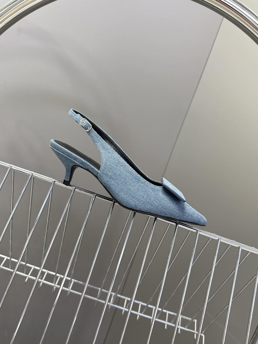 CELINE思琳2026春夏最新凯旋门走秀款 时装鞋 超多网红时尚博主种草 高级感舒适，配女神们的半身裙