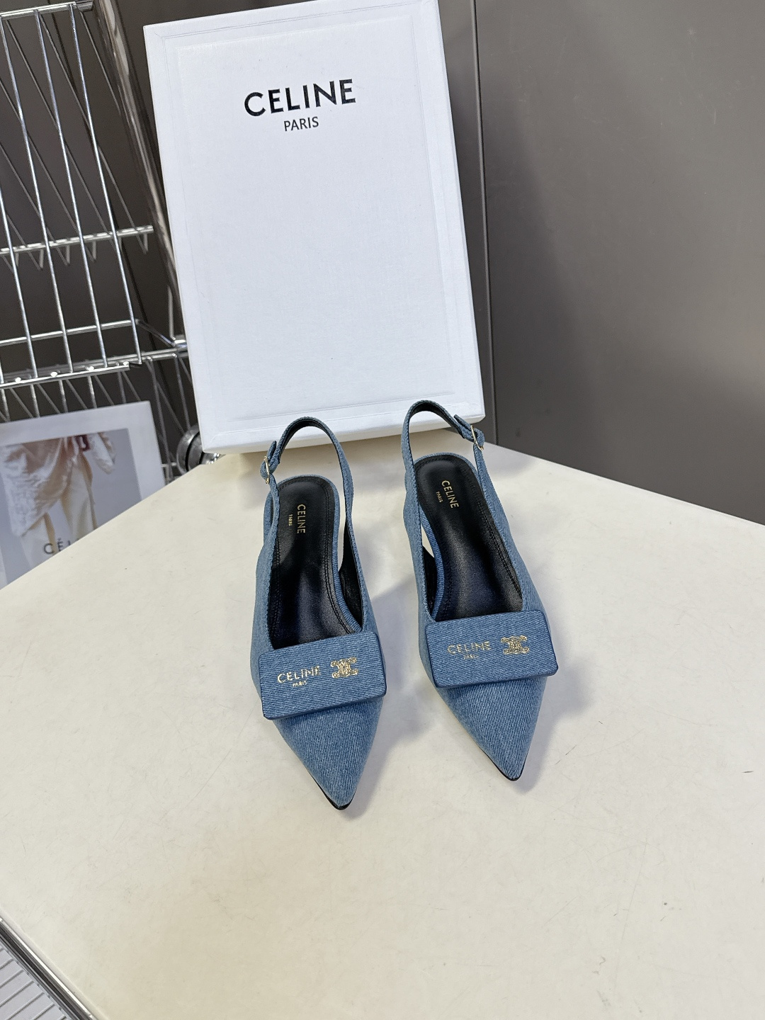 CELINE思琳2026春夏最新凯旋门走秀款 时装鞋 超多网红时尚博主种草 高级感舒适，配女神们的半身裙