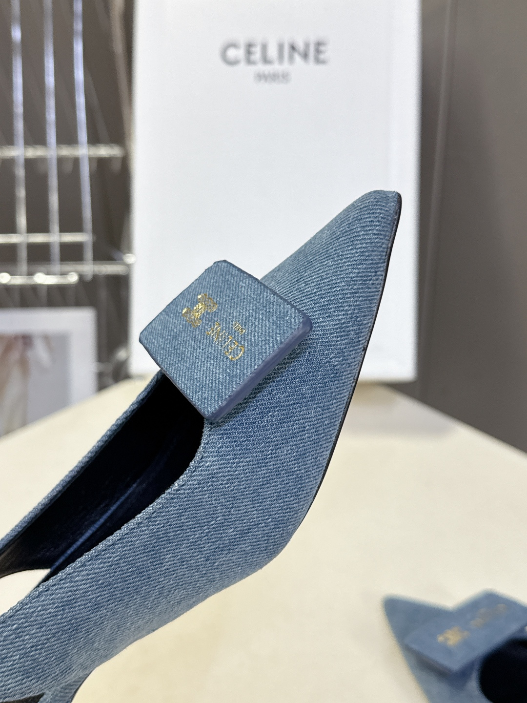 CELINE思琳2026春夏最新凯旋门走秀款 时装鞋 超多网红时尚博主种草 高级感舒适，配女神们的半身裙