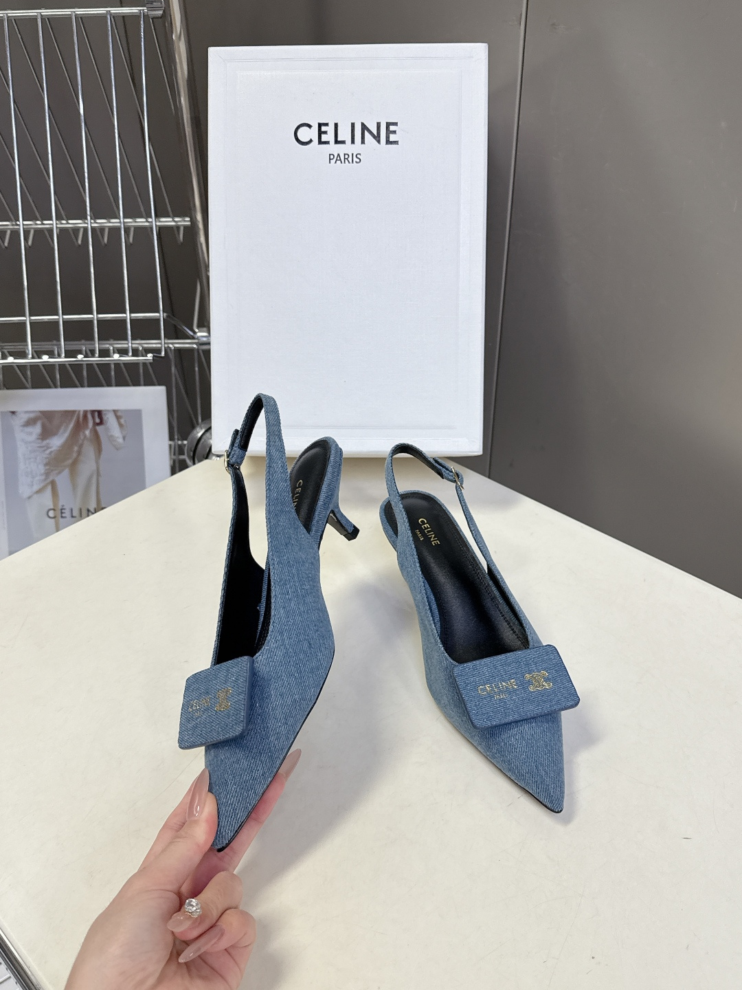 CELINE思琳2026春夏最新凯旋门走秀款 时装鞋 超多网红时尚博主种草 高级感舒适，配女神们的半身裙