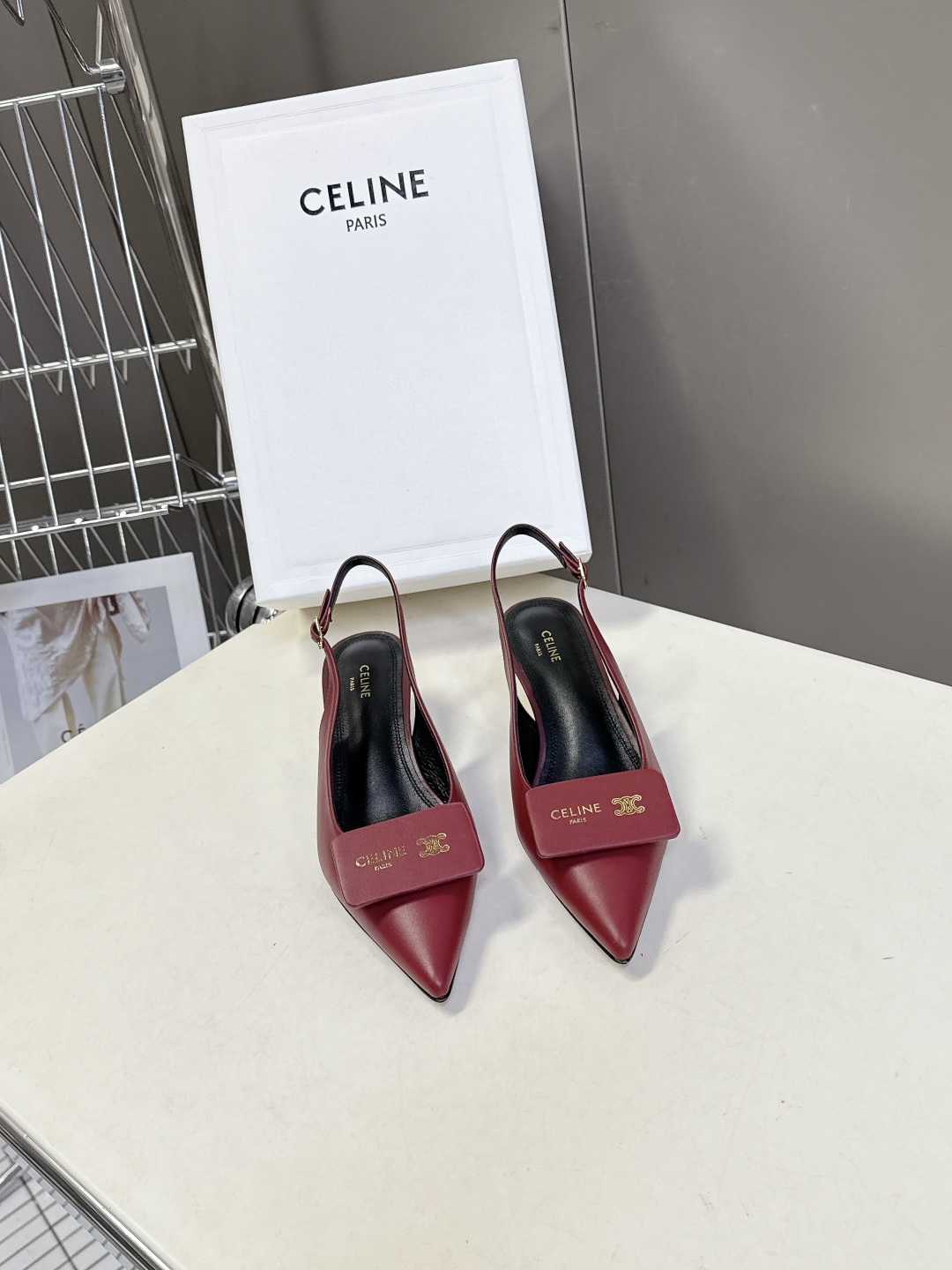 CELINE思琳2026春夏最新凯旋门走秀款 时装鞋 超多网红时尚博主种草 高级感舒适，配女神们的半身裙