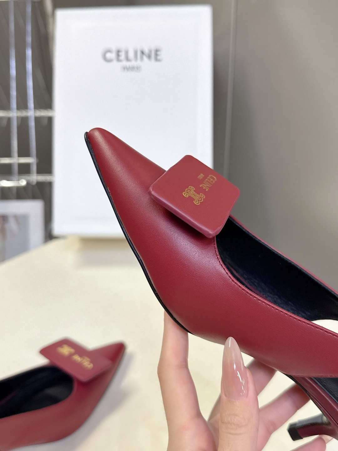 CELINE思琳2026春夏最新凯旋门走秀款 时装鞋 超多网红时尚博主种草 高级感舒适，配女神们的半身裙