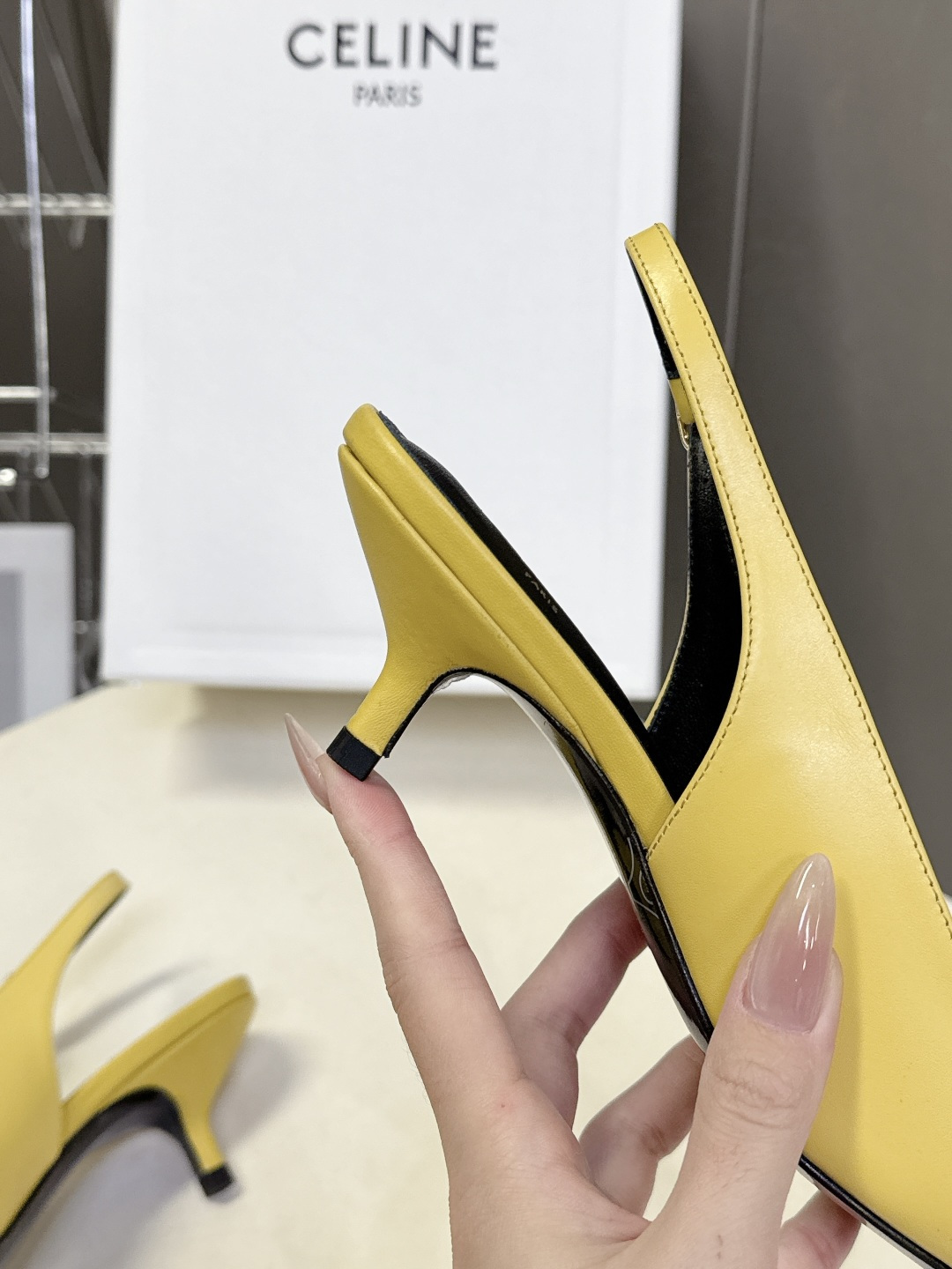 CELINE思琳2026春夏最新凯旋门走秀款 时装鞋 超多网红时尚博主种草 高级感舒适，配女神们的半身裙